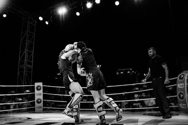 How to properly align the sport bike's chain for smooth operation in UK weather?